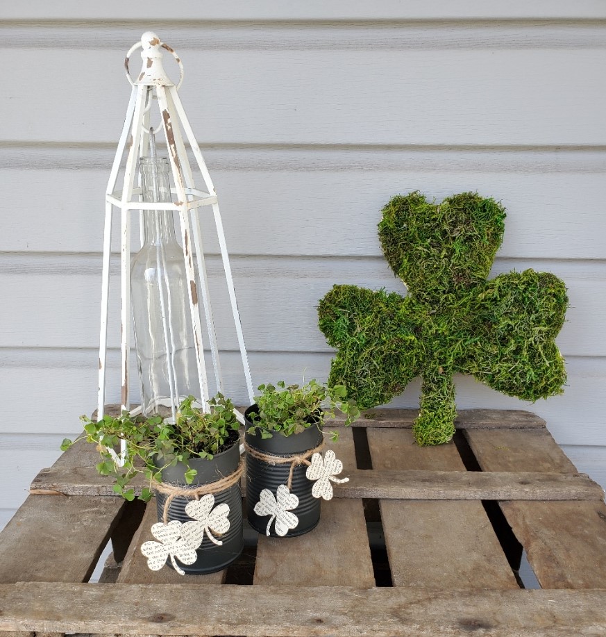 Front porch Saint Patrick's Day DIY decor