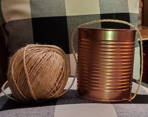 measure cord with tin can