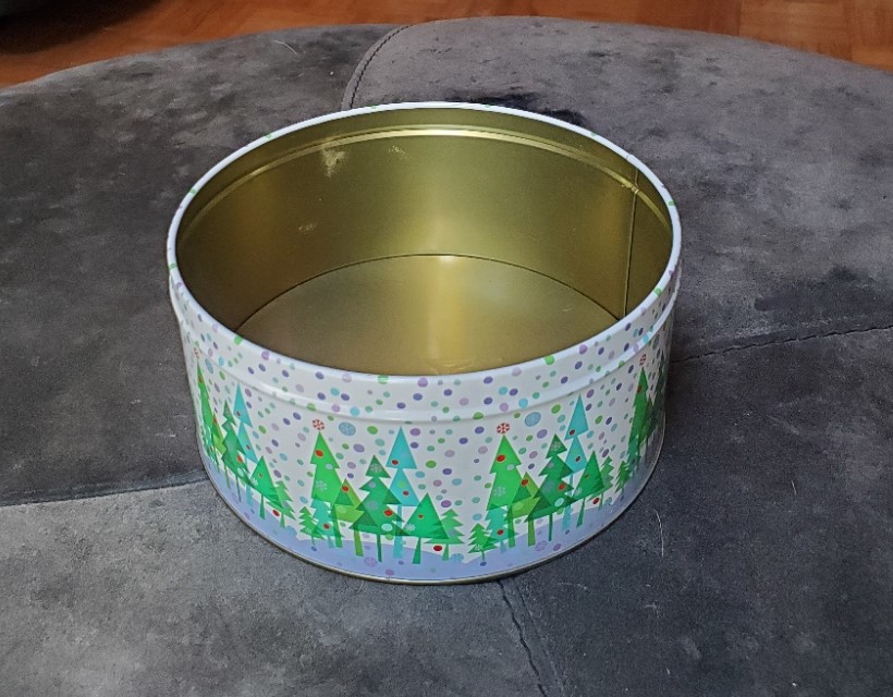 Christmas tin