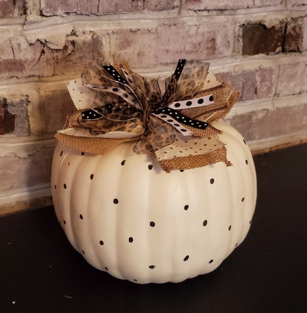Shabby chic DIY bow on pumpkin